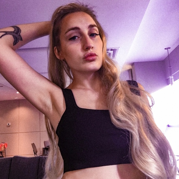 Black crop top - Picture 2 of 3